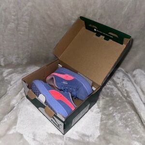 Pink and purple puma’s in perfect condition!!